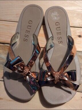 Guess flip flops with gold bows Size 6.5